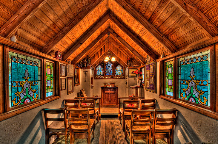 Smallest Church in the USA interior - Joe Kegley